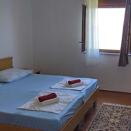 Apartmani Ana Karlobag Exterior foto