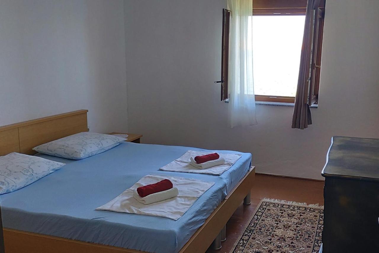 Apartmani Ana Karlobag Exterior foto