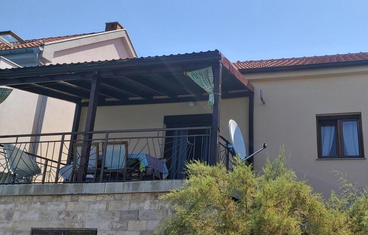 Apartmani Ana Karlobag Exterior foto
